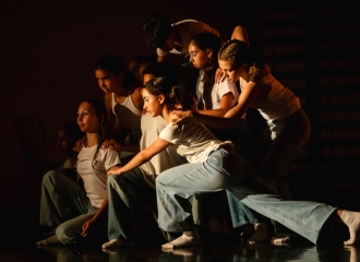 Fotografia da coreografia "Fragmentos da Pangeia" - Créditos: Luana Santos