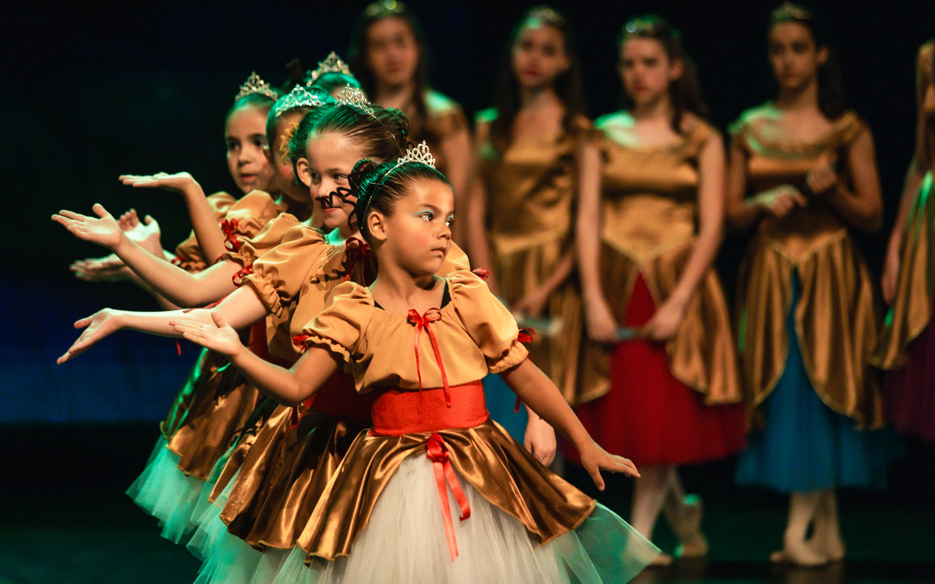 Alunas a dançar em palco